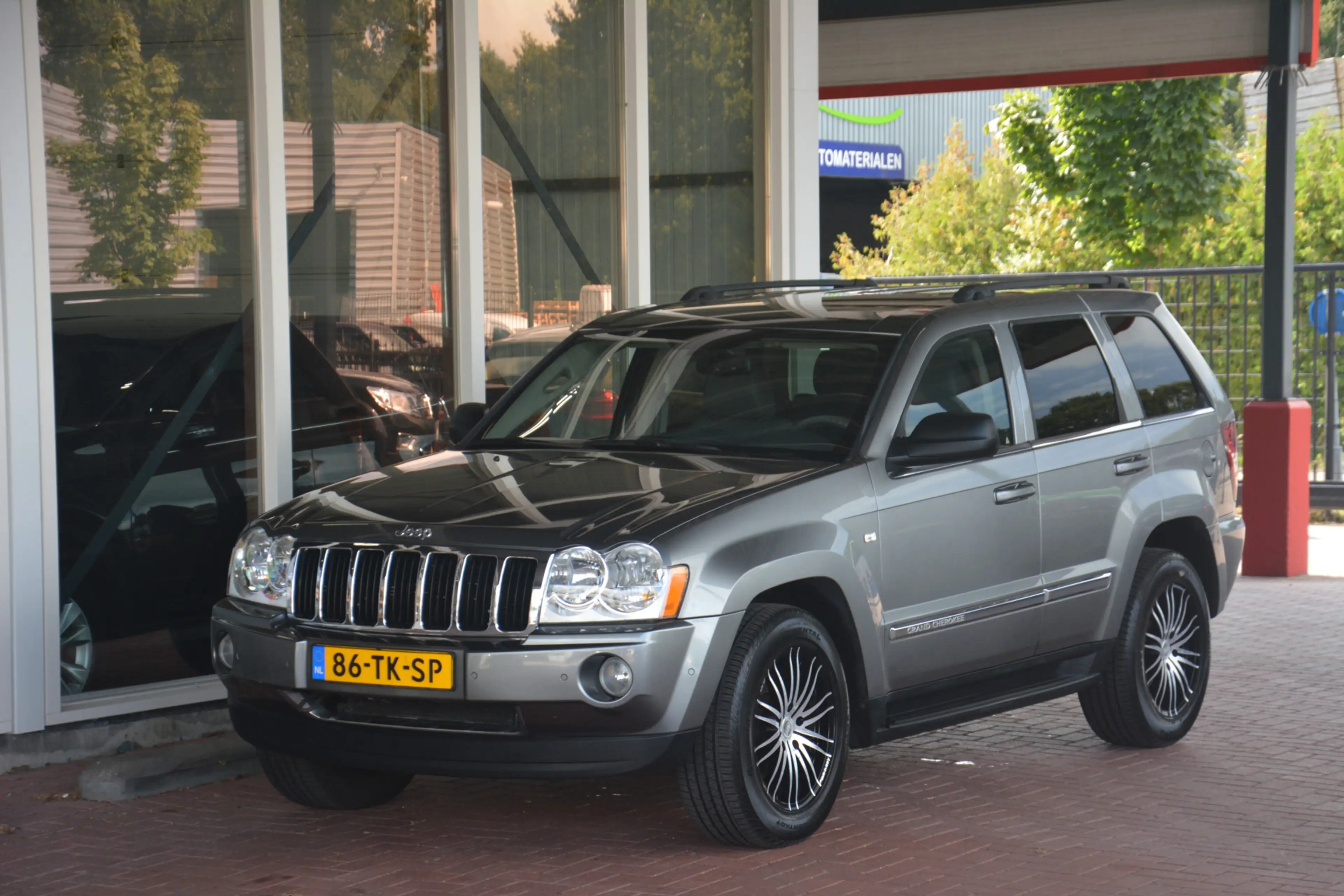 Jeep Grand Cherokee 4.7 V8 Limited | Navigatie | Leer | Stoelverwarmin — photo 27