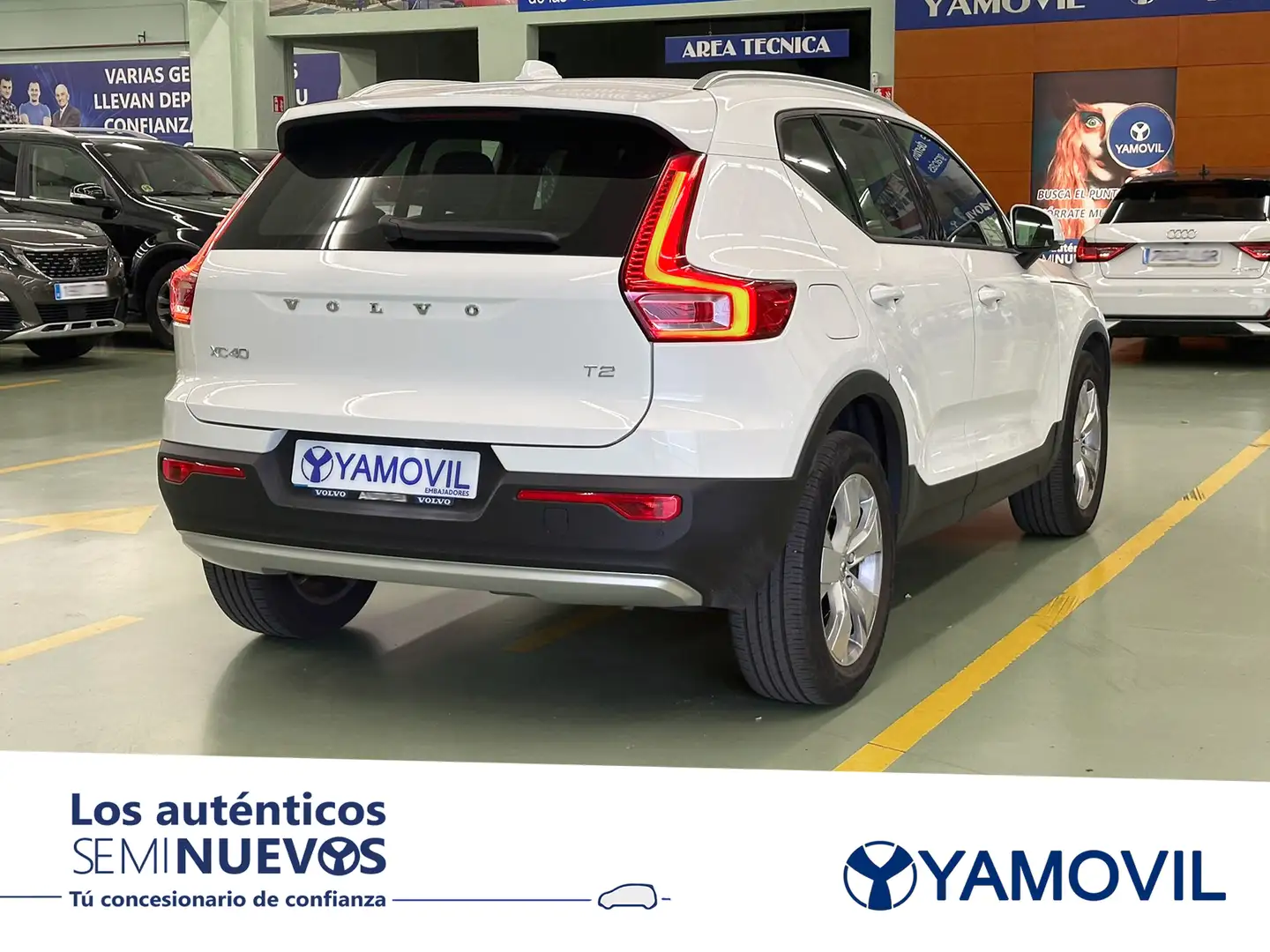 Volvo XC40 T2 Momentum Pro Aut. Blanc - 2