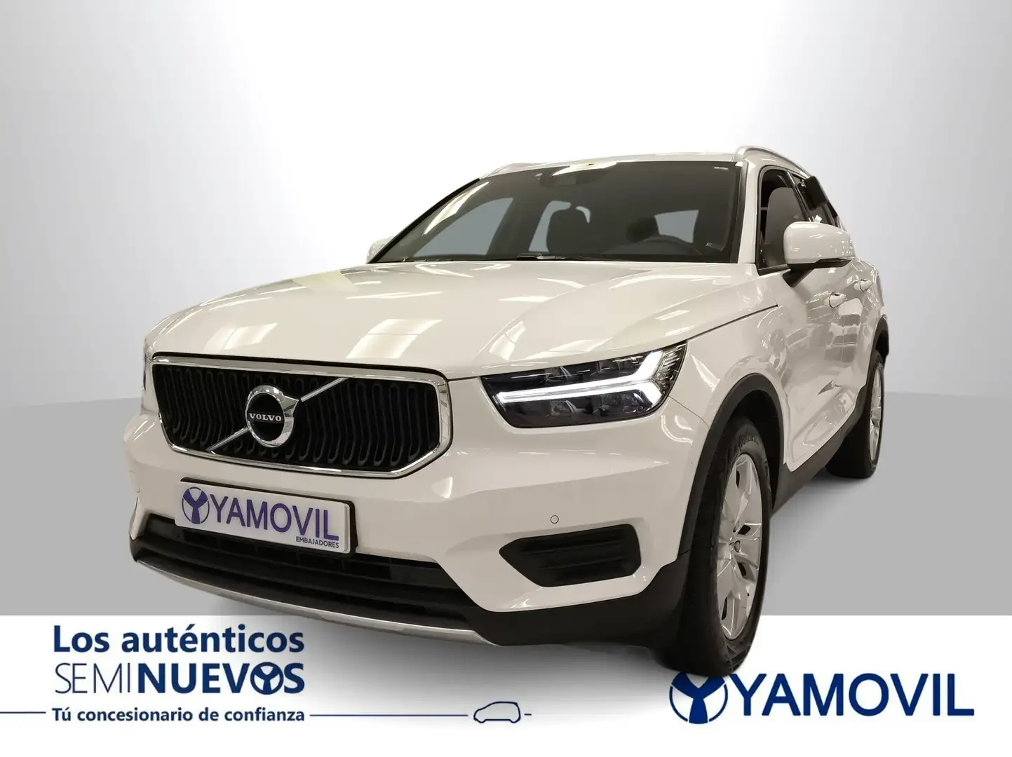 Volvo XC40 T2 Momentum Pro Aut. Blanco - 1
