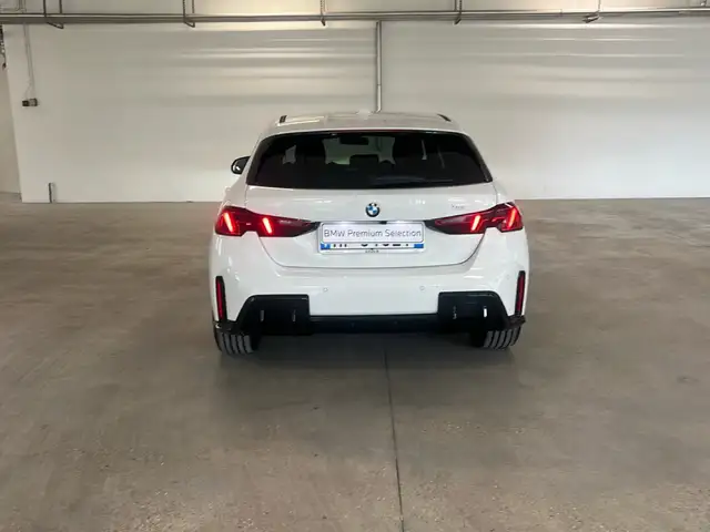 BMW 1 Series view 4