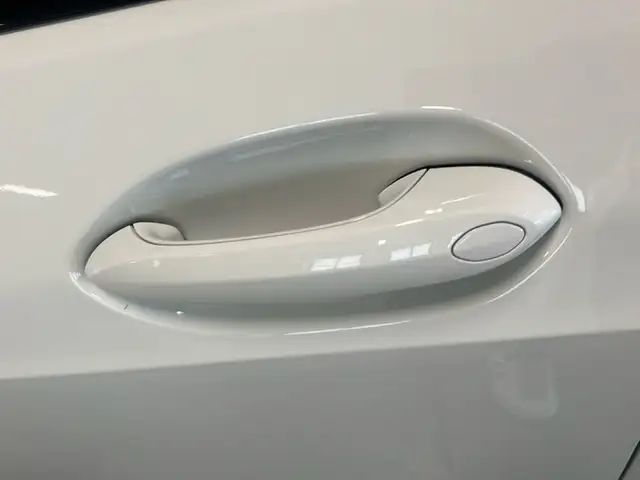 BMW 1 Series view 11