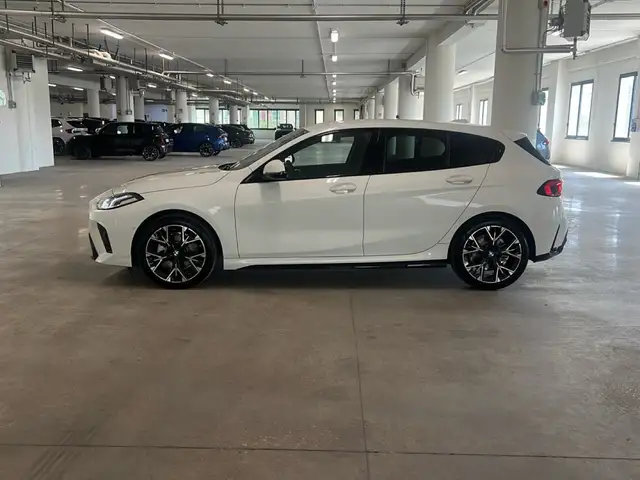 BMW 1 Series view 2