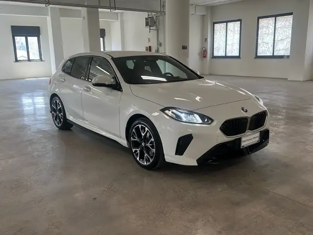 BMW 1 Series view 8