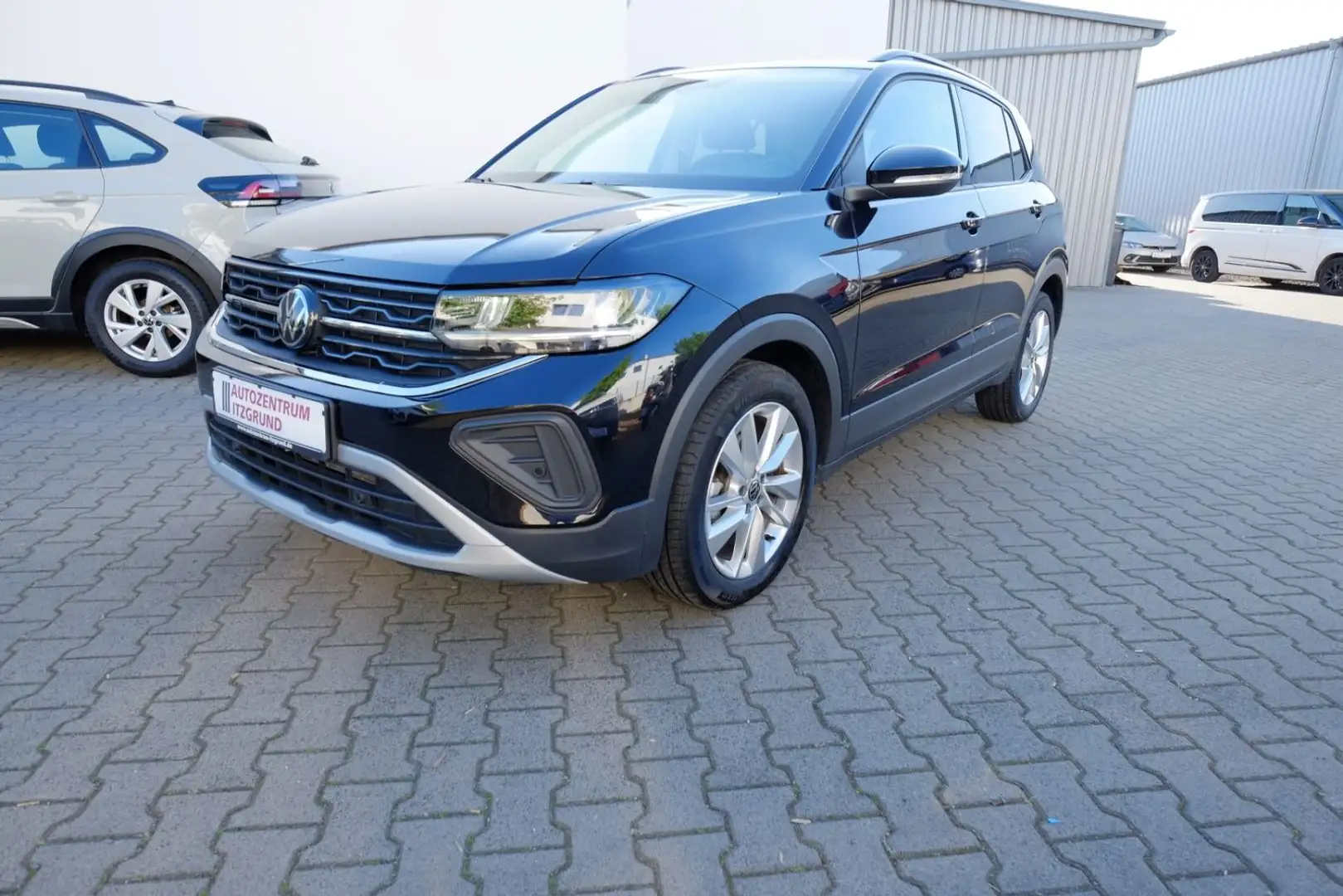 Volkswagen T-Cross 1.0 TSI Life LightA/17"/Kamera/SH/AppC Schwarz - 1