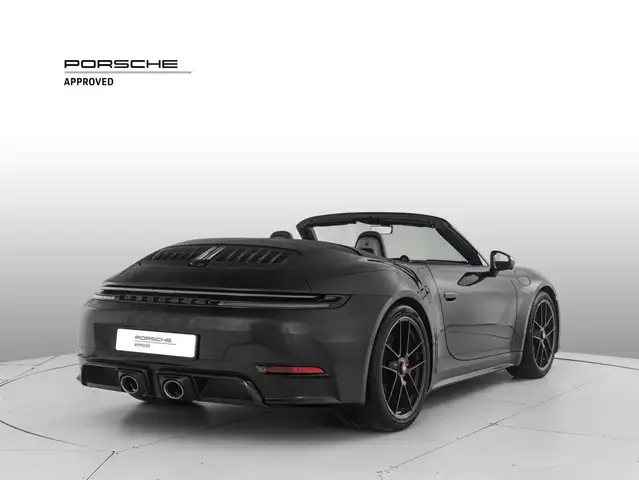 Porsche 911 view 3