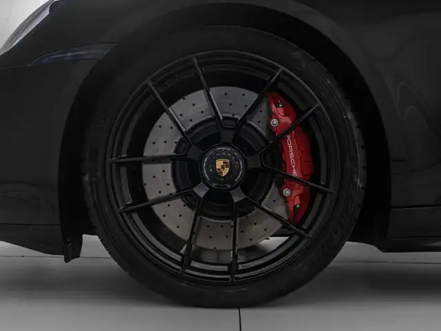 Porsche 911 view 5