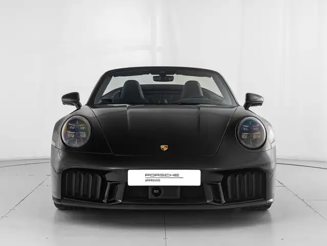 Porsche 911 view 6