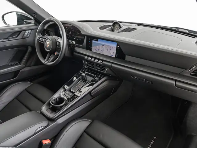 Porsche 911 view 4