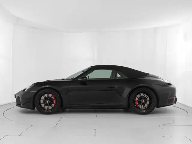 Porsche 911 view 9