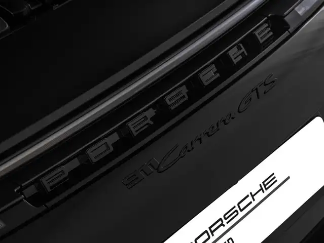 Porsche 911 view 15