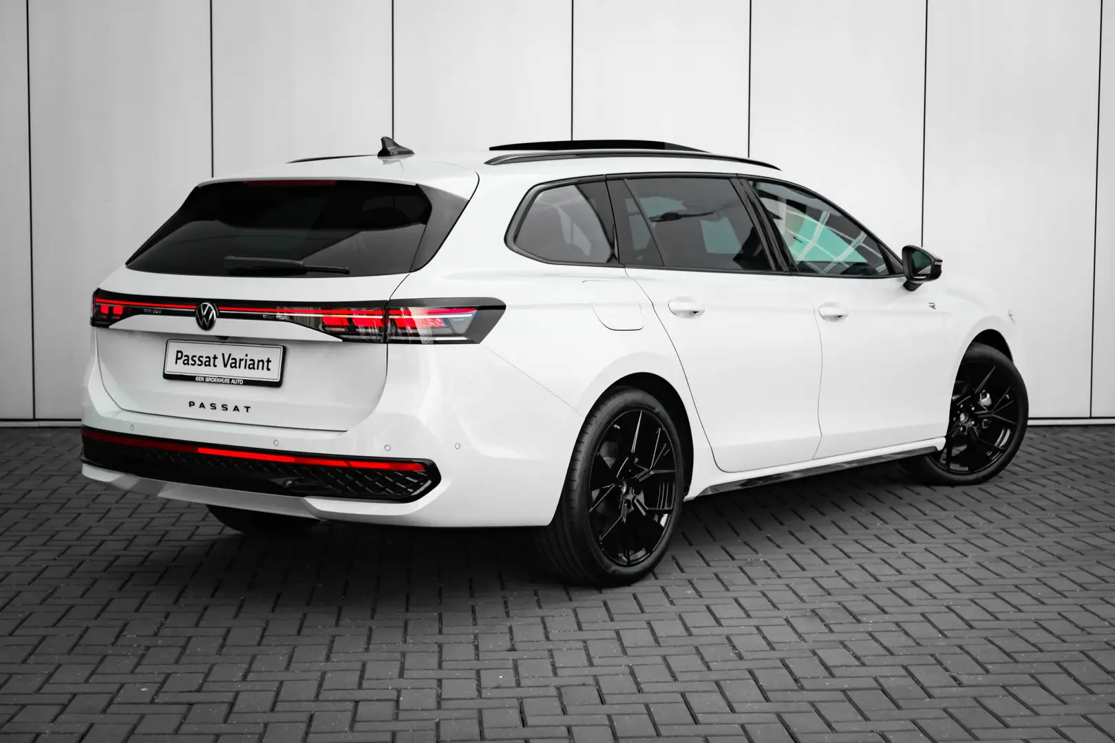 Volkswagen Passat Variant R-Line Edition | 'App-Connect' draadloze smartphon Wit - 2