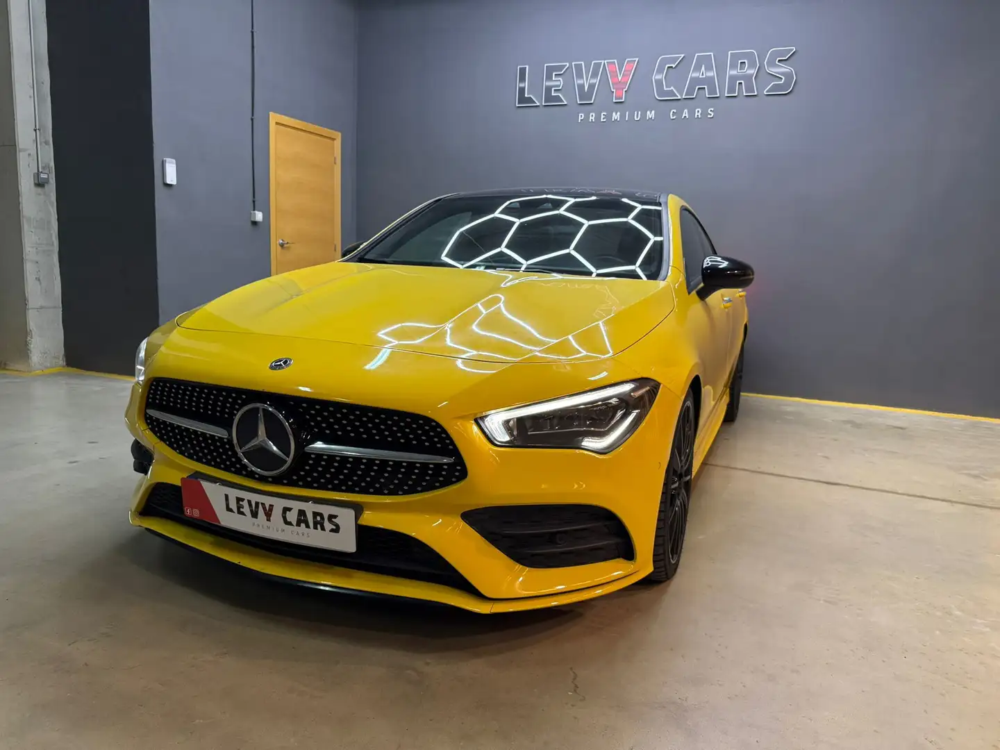 Mercedes-Benz CLA 200 200d 4Matic Amarillo - 2