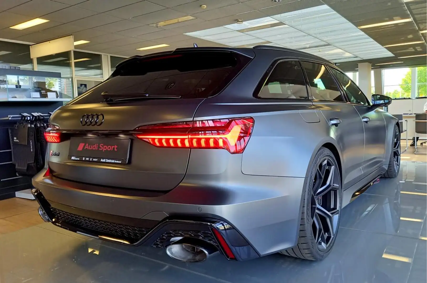 Audi RS6 performance, (UPE 196T€), aussen exclusive matt; i Grau - 2