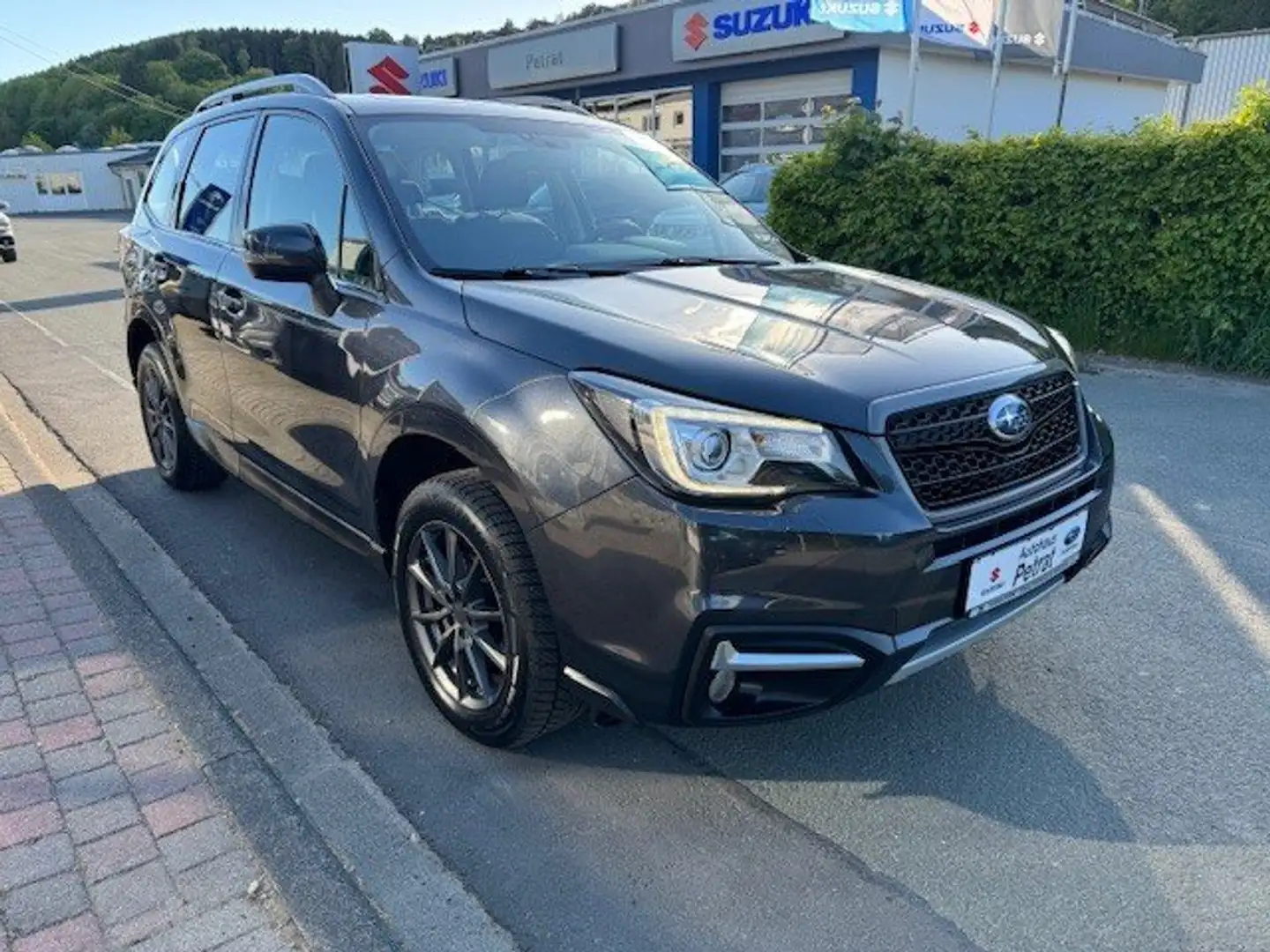 Subaru Forester 2.0X Lineartronic Exclusive Gris - 2