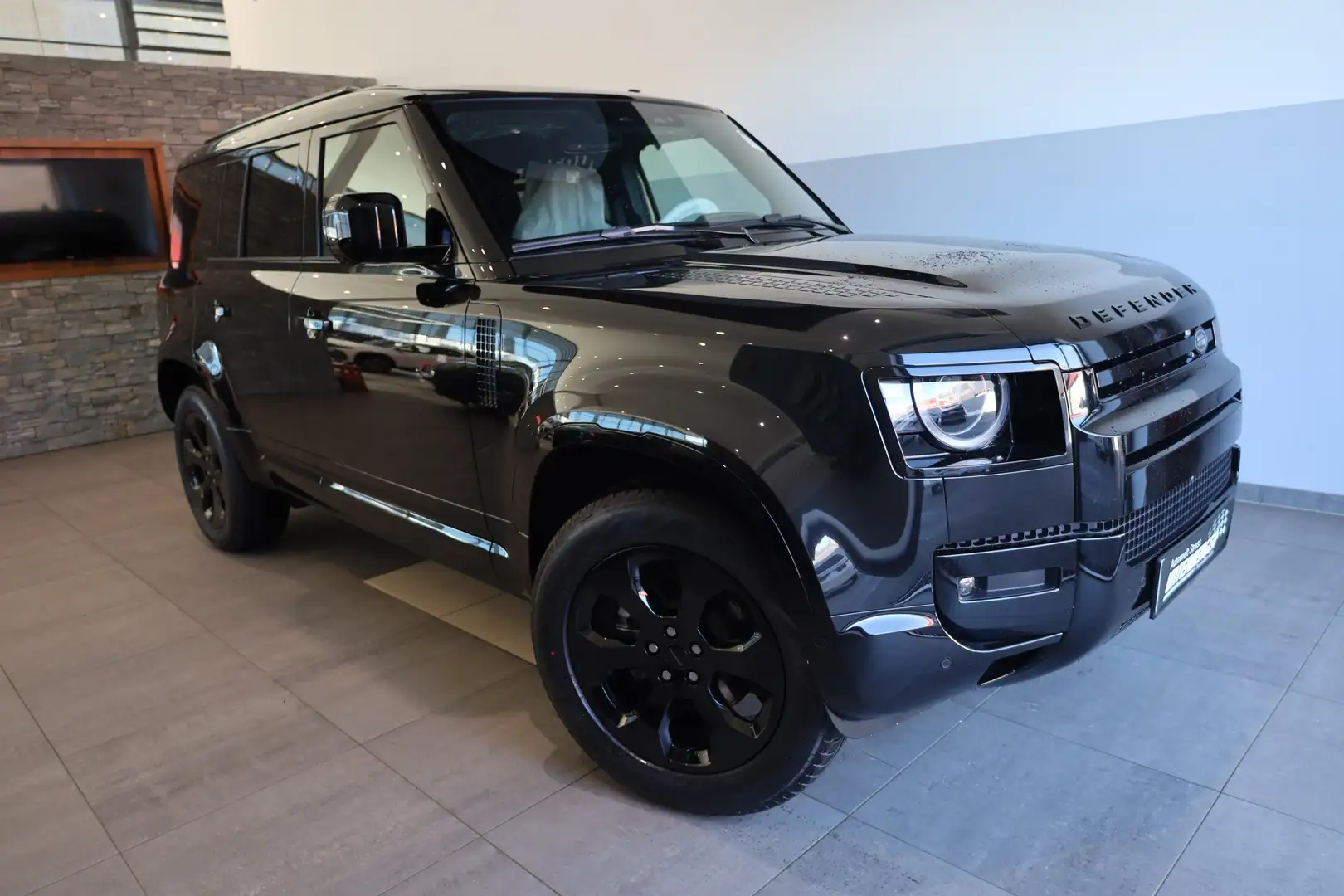 Land Rover Defender D200 X-Dynamic SE 3.0 Schwarz - 1