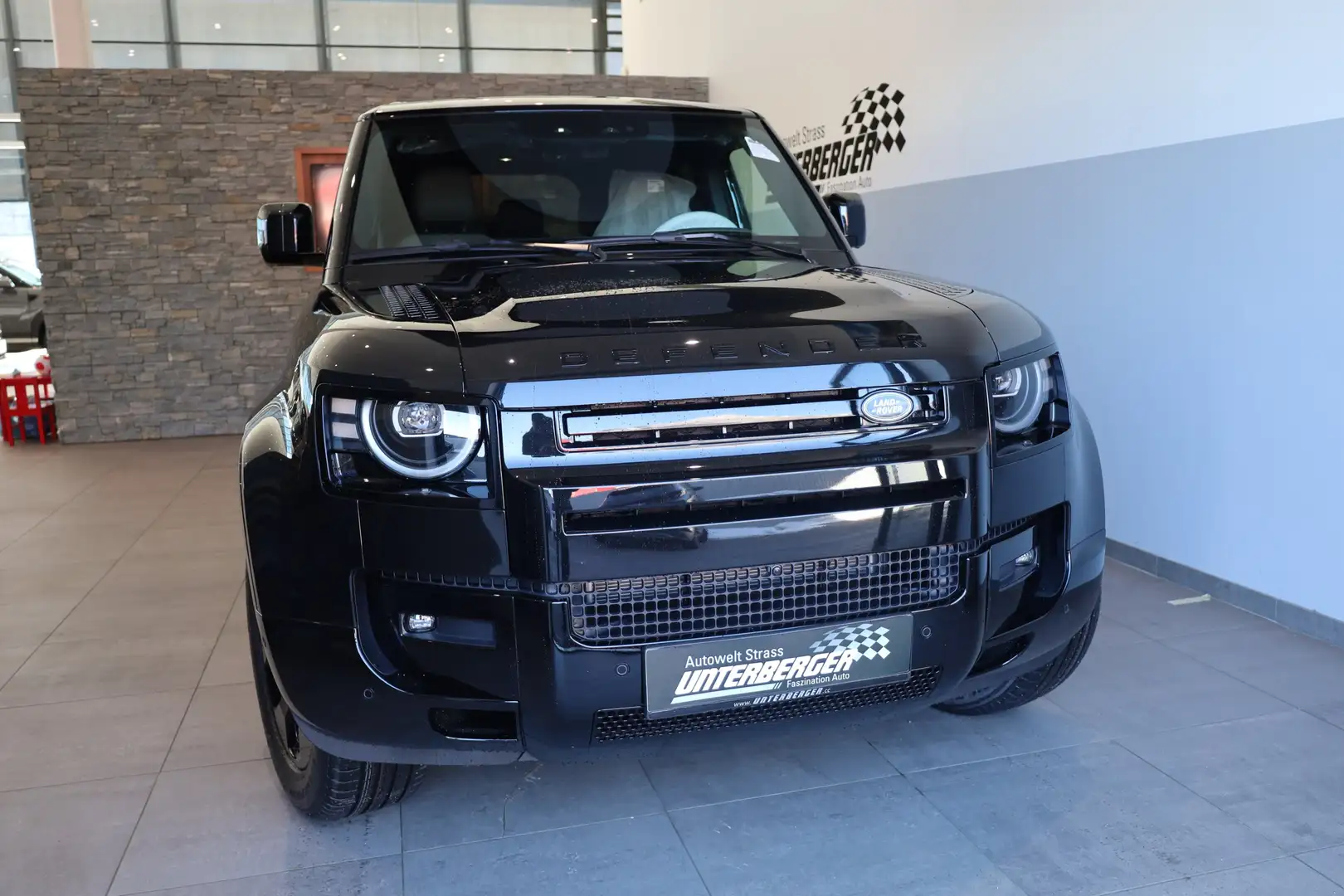 Land Rover Defender D200 X-Dynamic SE 3.0 Schwarz - 2