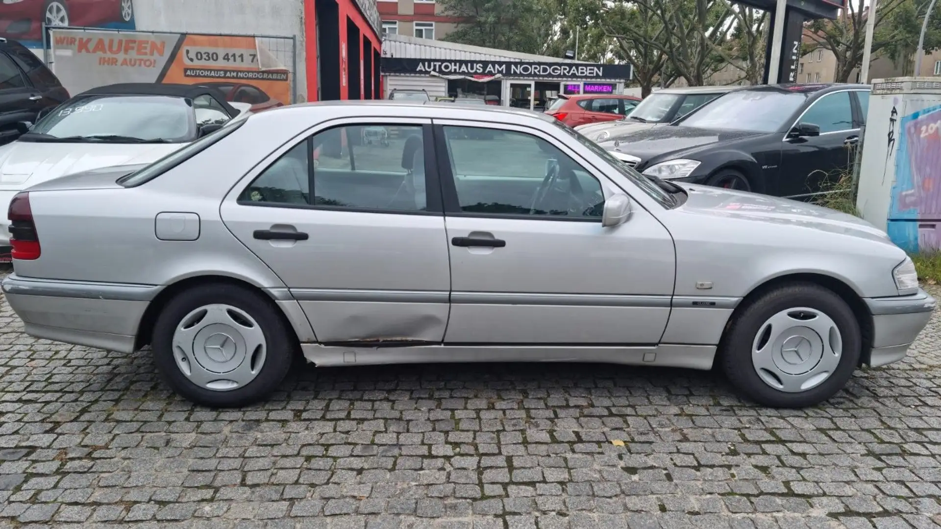 Mercedes-Benz C 180 Classic Silber - 1