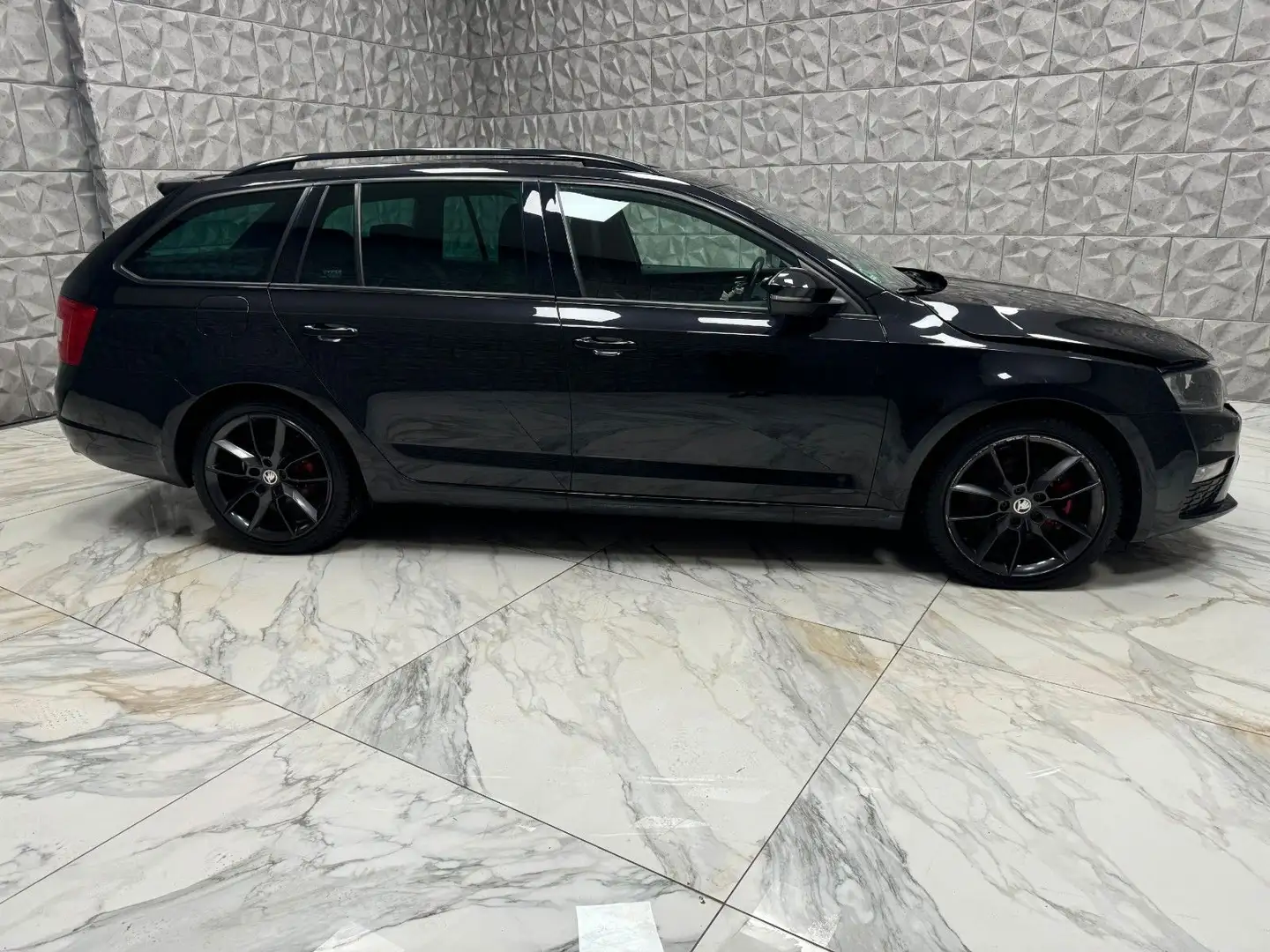 Skoda Octavia Combi RS 2,0 TDI DSG Schwarz - 2