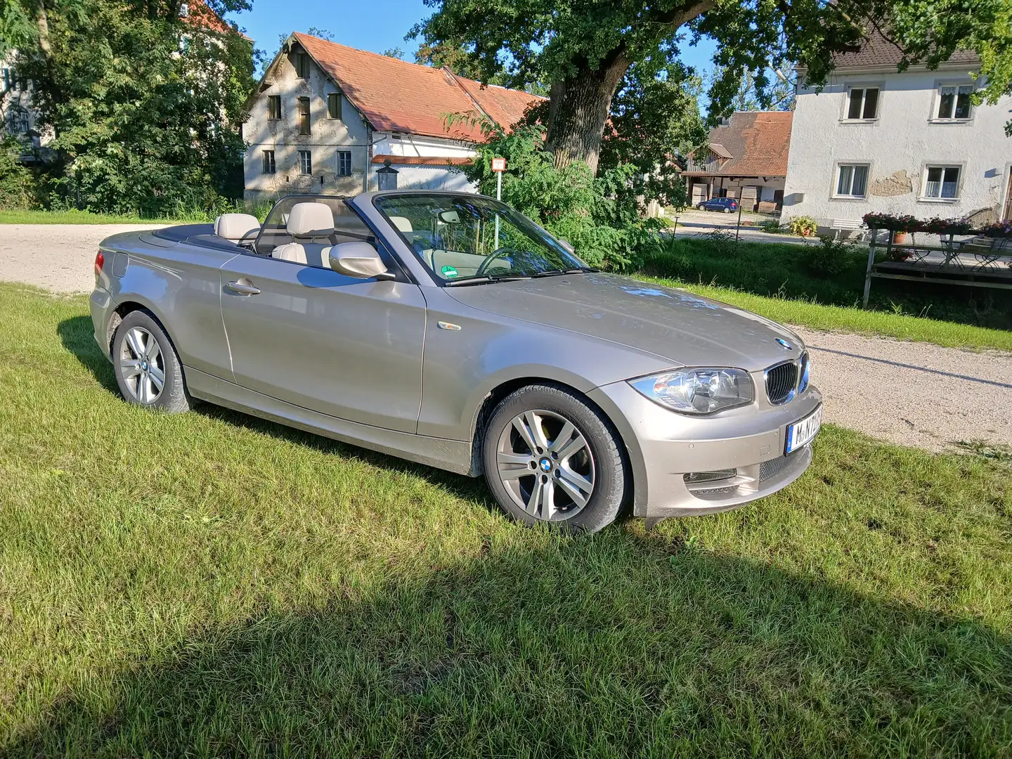 BMW 120 1er Cabrio 120i Cabrio Aut. Grau - 1