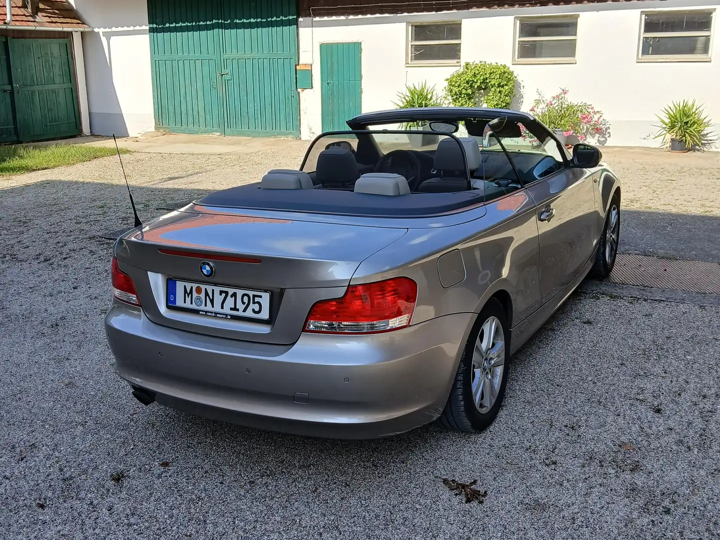 BMW 120 1er Cabrio 120i Cabrio Aut. Grau - 2