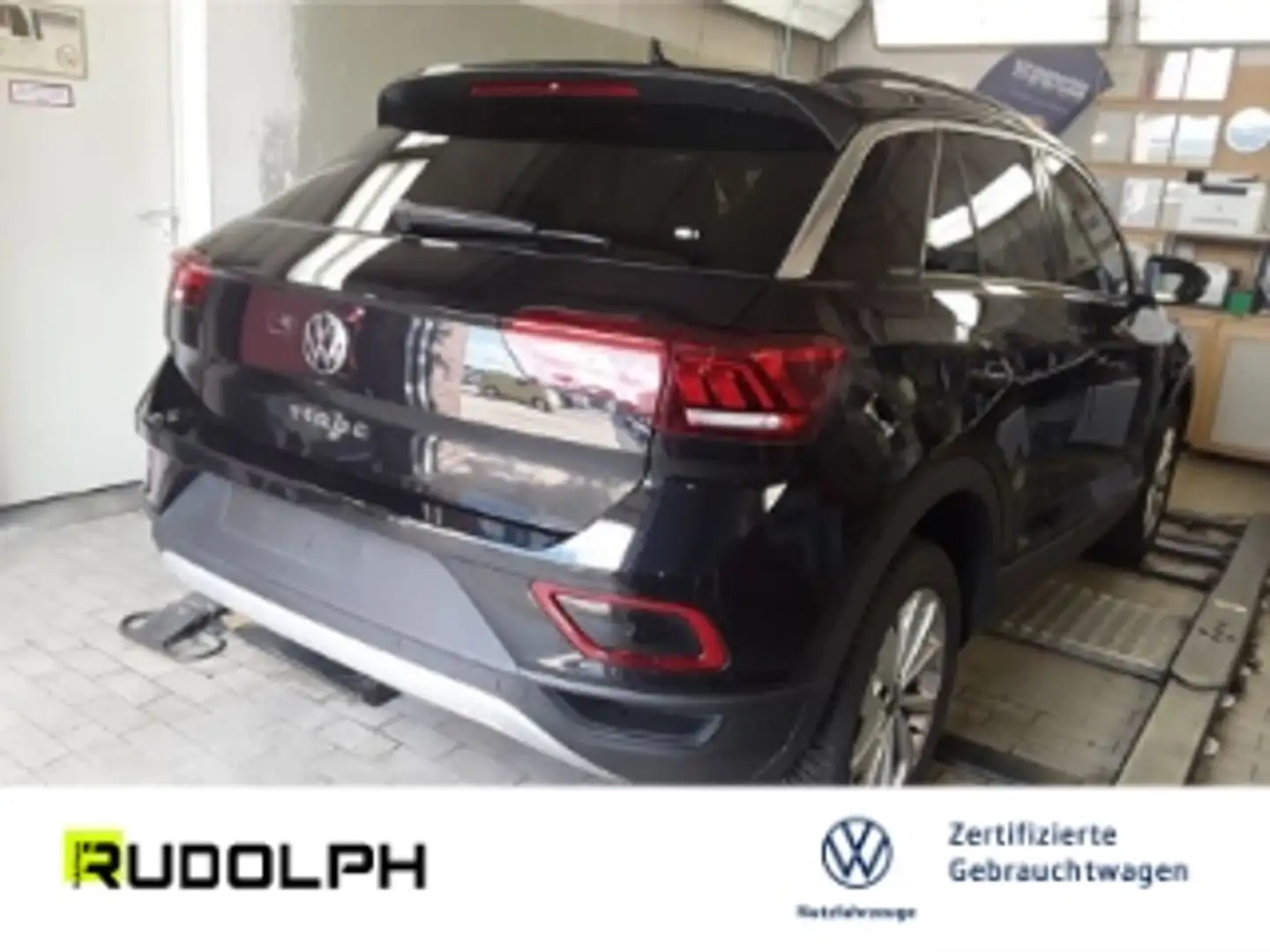 Volkswagen T-Roc Life 1.5 TSI DSG LED StandHZG ACC Navi Fernlichtas Schwarz - 2