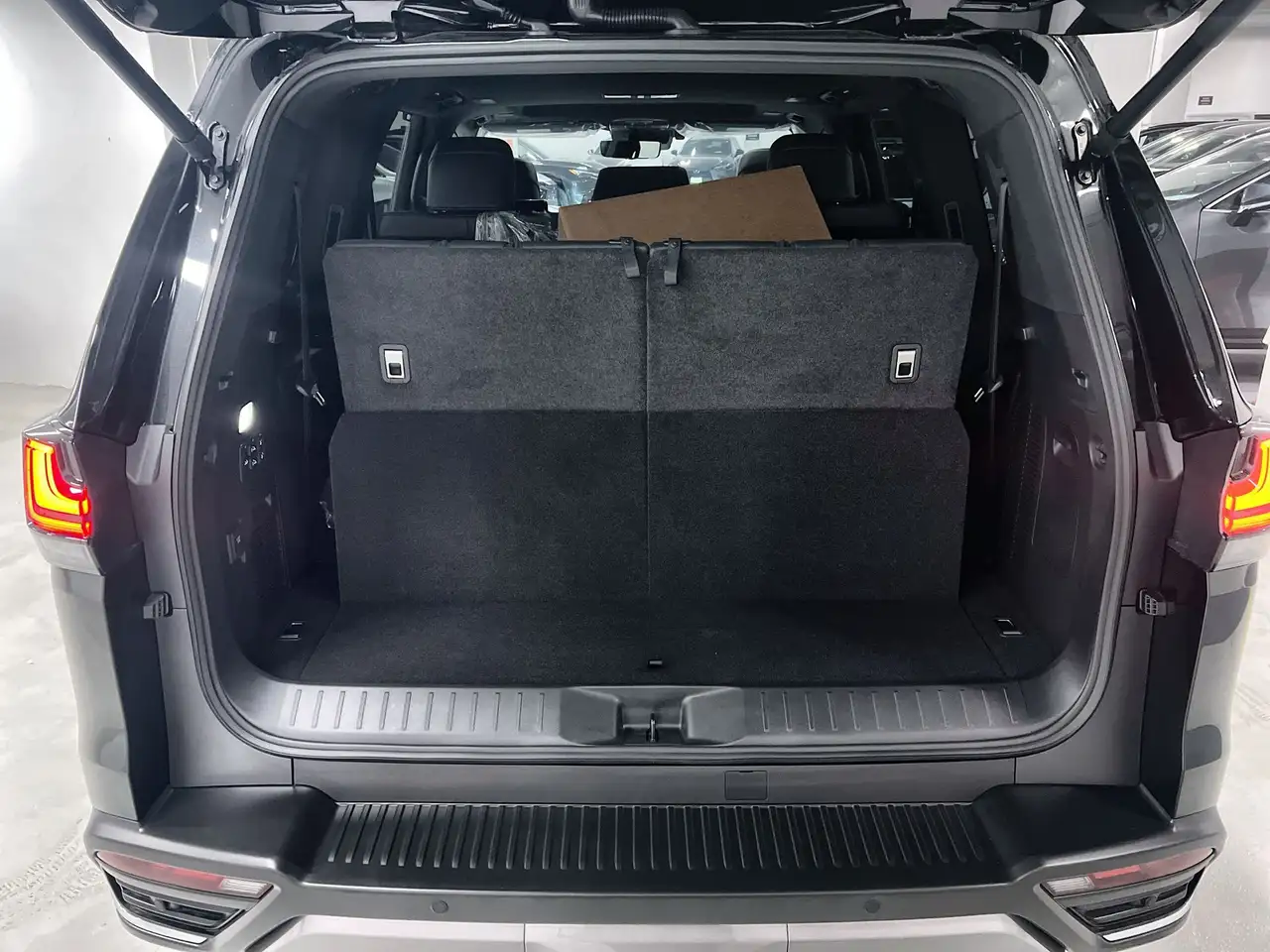 Lexus LX 600 снимка Lexus LX 600