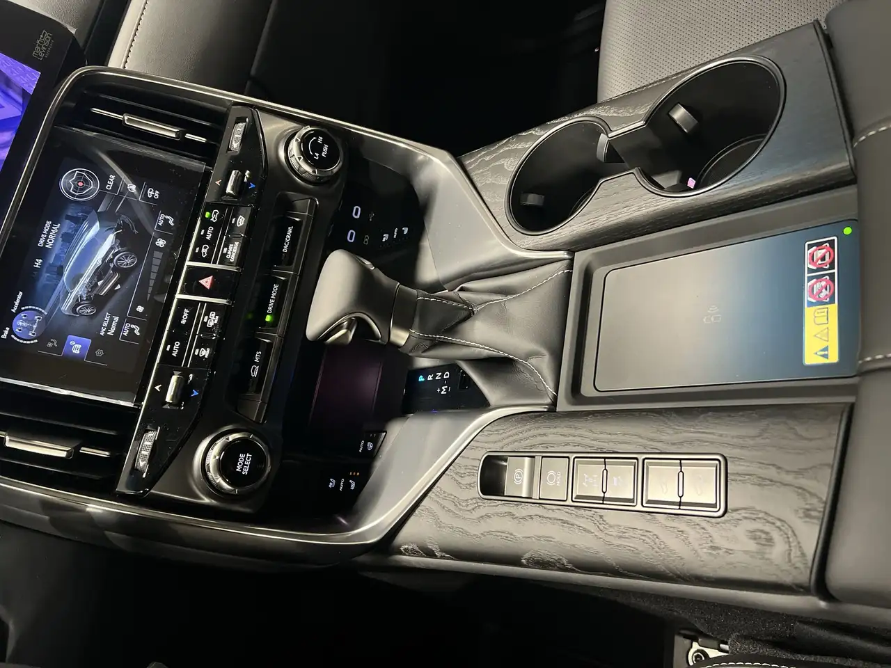 Lexus LX 600 снимка Lexus LX 600