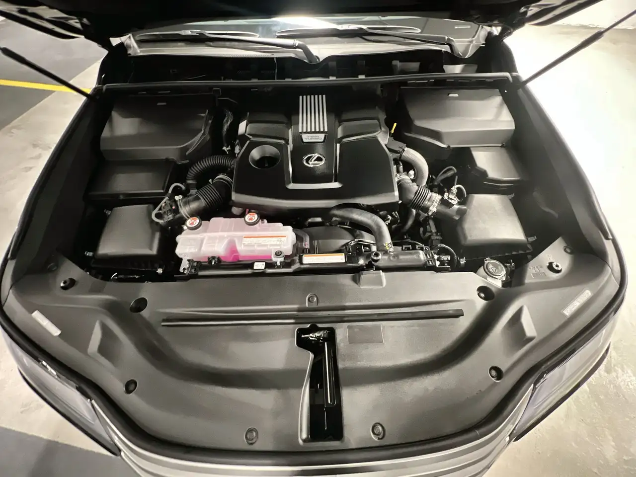 Lexus LX 600 снимка Lexus LX 600