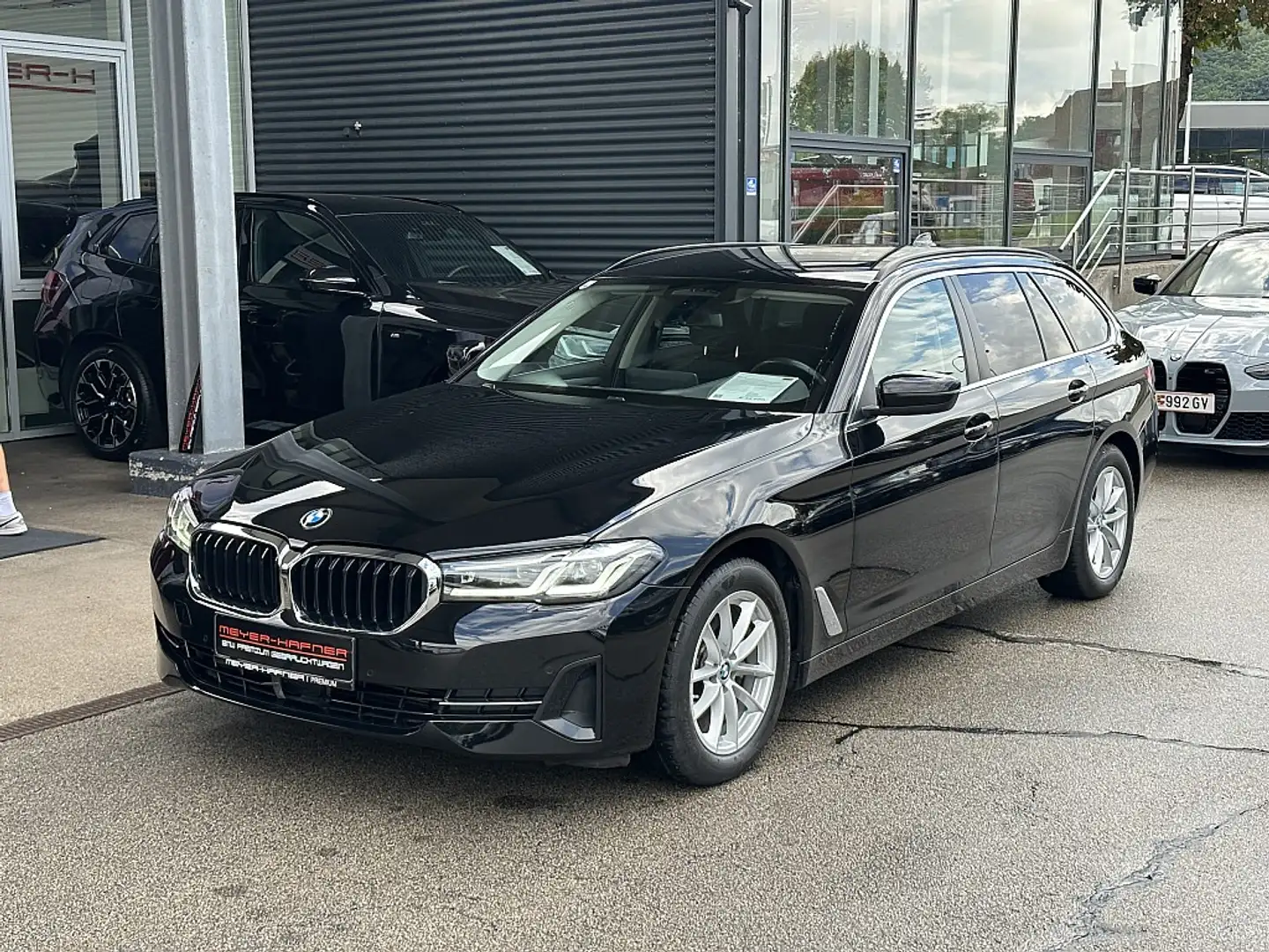 BMW 518 d Touring Aut. / Sportsitz / STHZ / LKHZ Czarny - 1