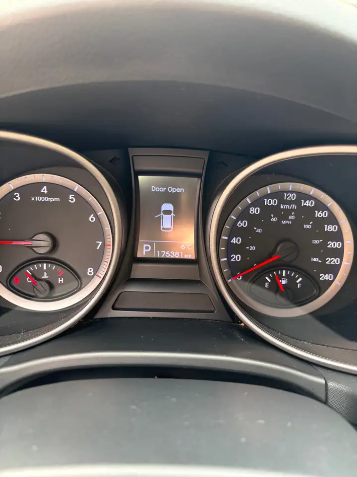Hyundai SANTA FE снимка Hyundai SANTA FE
