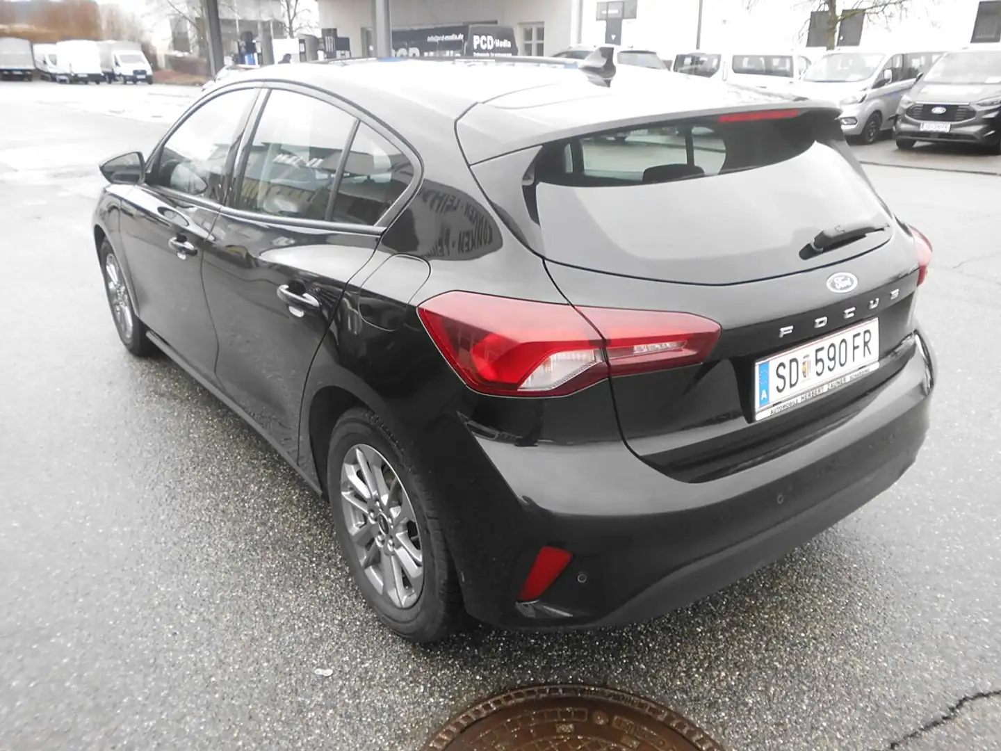 Ford Focus 1,0 EcoBoost Cool & Connect Schwarz - 2
