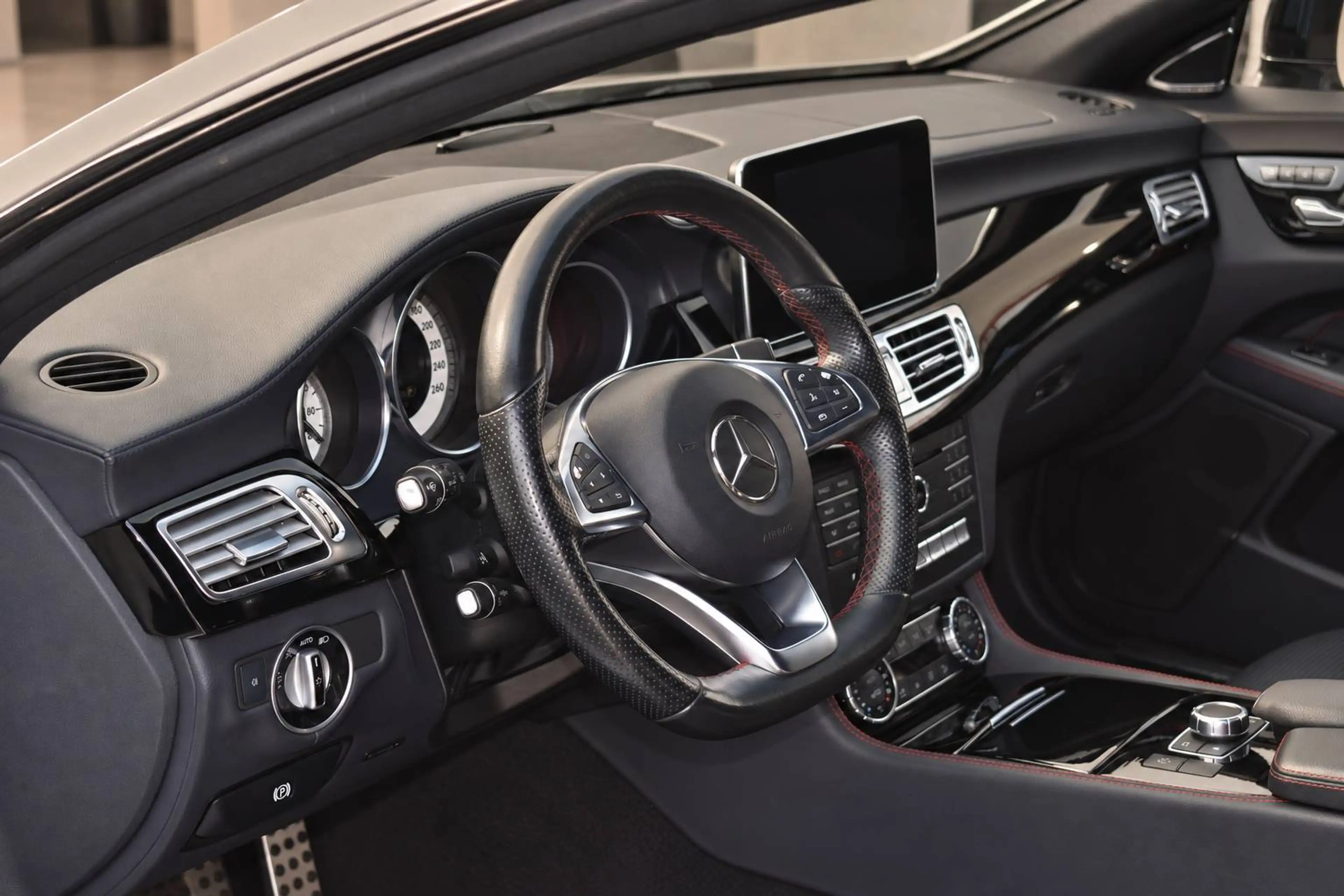 Mercedes-Benz CLS 400 CLS 400 4Matic AMG LINE *GSD*LEDER*19" ALU*LED*CAM*KLIMA* — photo 12