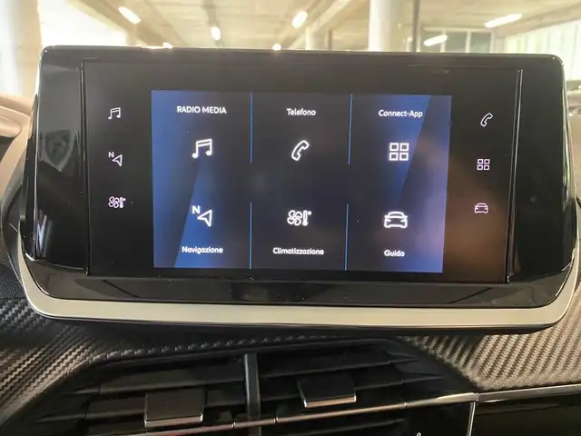 Peugeot 208 view 10