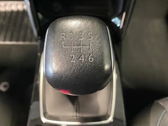 Peugeot 208 view 12