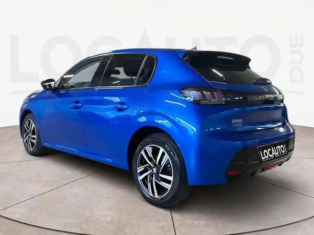 Peugeot 208 view 5