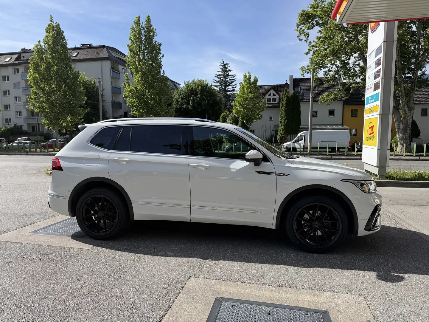 Volkswagen Tiguan Allspace 2,0 TDI SCR DSG R-Line - 2
