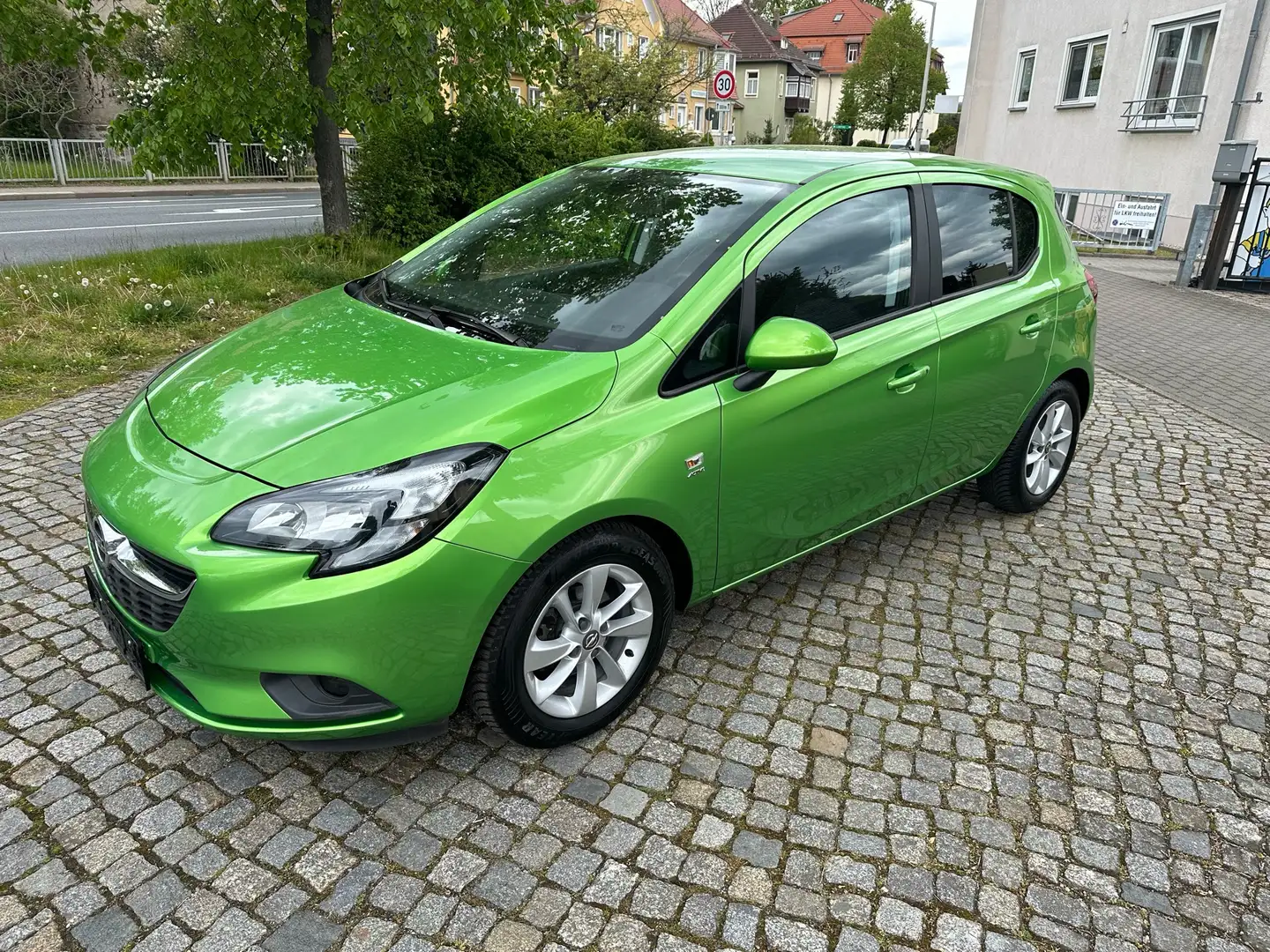 Opel Corsa Active Grün - 2