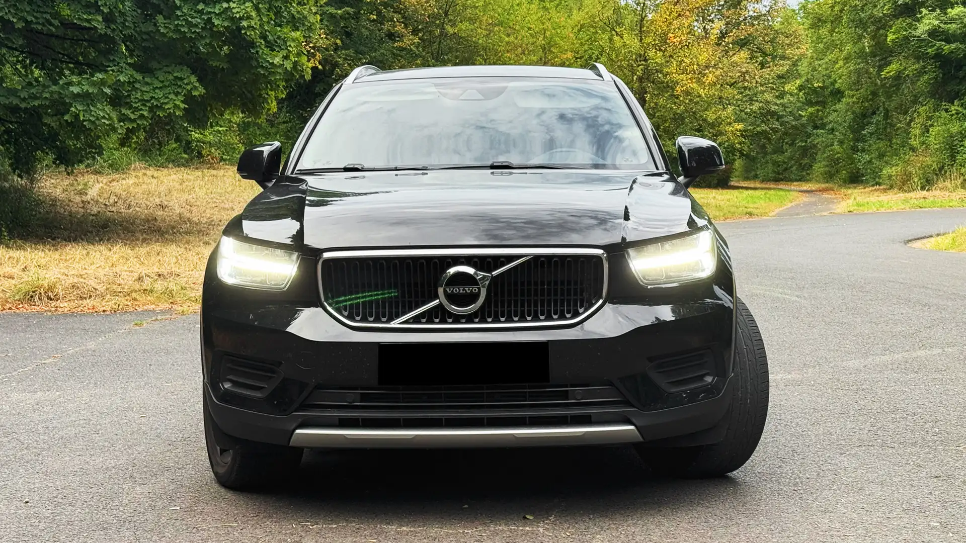 Volvo XC40 XC40 T2 Momentum Schwarz - 1