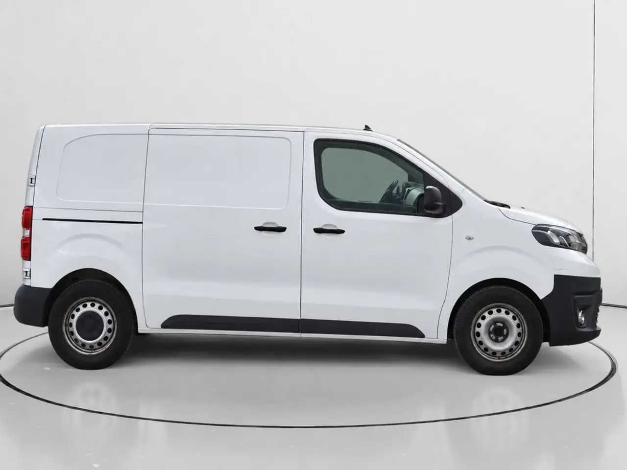 2022 Toyota Proace Van Media L1 1.5D GX 100, photograph 2