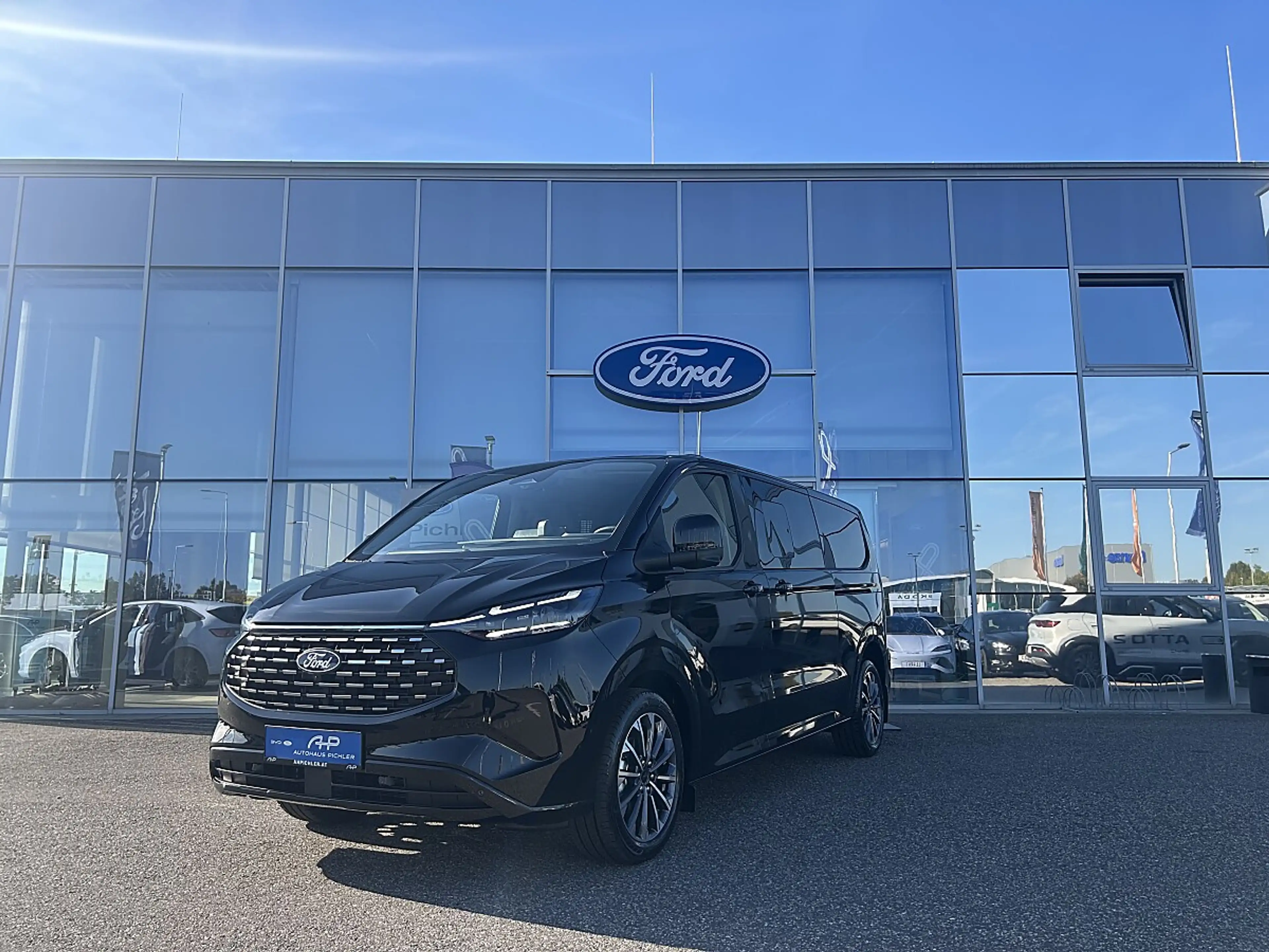 Ford Tourneo Custom Ford Tourneo Custom Titanium 2,5L Duratec P-HEV... — photo 2
