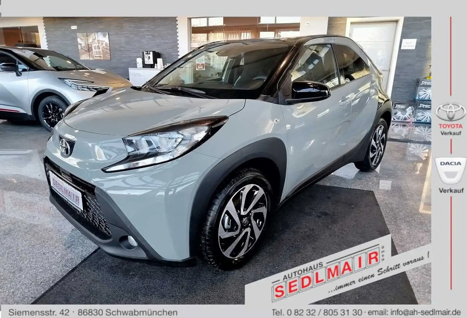 Toyota Aygo X Teamplayer KAMERA/SHZ/CARPLAY Gris - 1