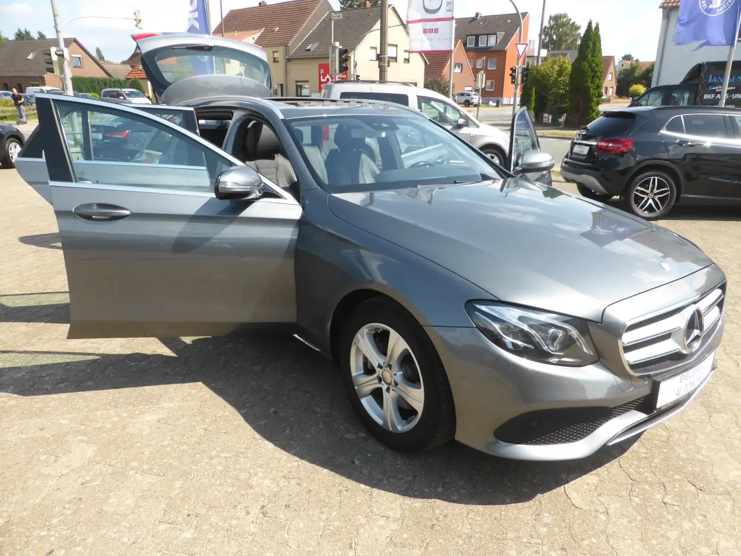 Mercedes-Benz E-Klasse E 250 T Avantgarde AHK/Navi/R-Kam/LED/GSH Gris - 1