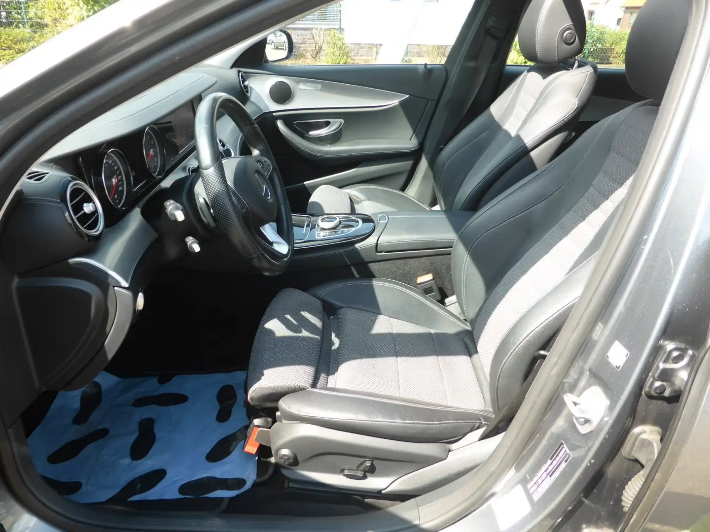 Mercedes-Benz E-Klasse E 250 T Avantgarde AHK/Navi/R-Kam/LED/GSH Gris - 2