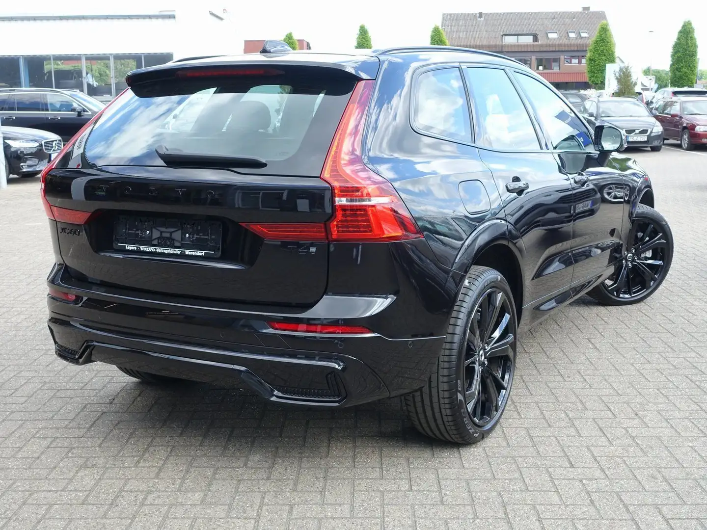 Volvo XC60 Black Edition Plus T6 AWD/B&W/HeadUP/360° Schwarz - 2