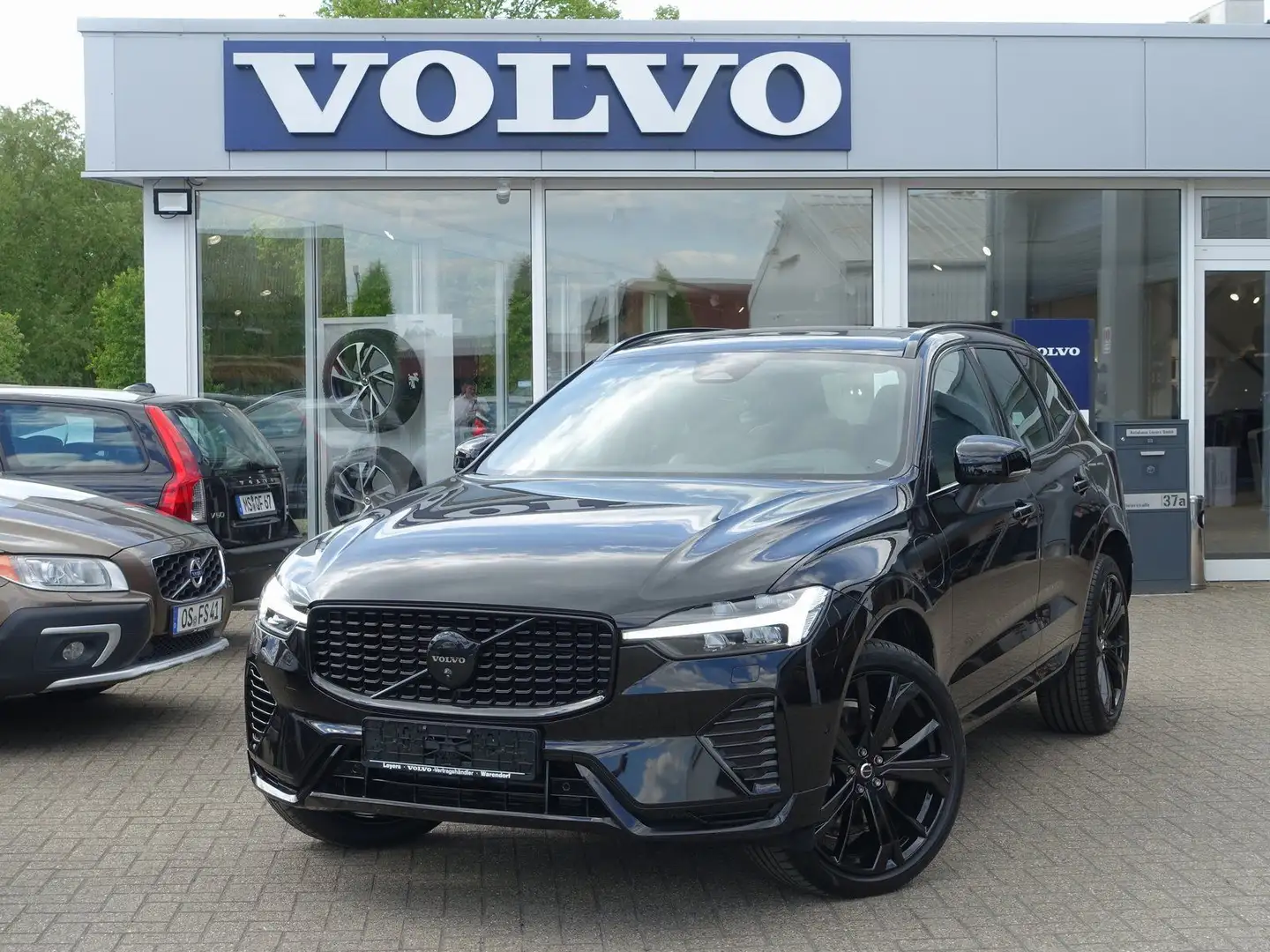 Volvo XC60 Black Edition Plus T6 AWD/B&W/HeadUP/360° Schwarz - 1