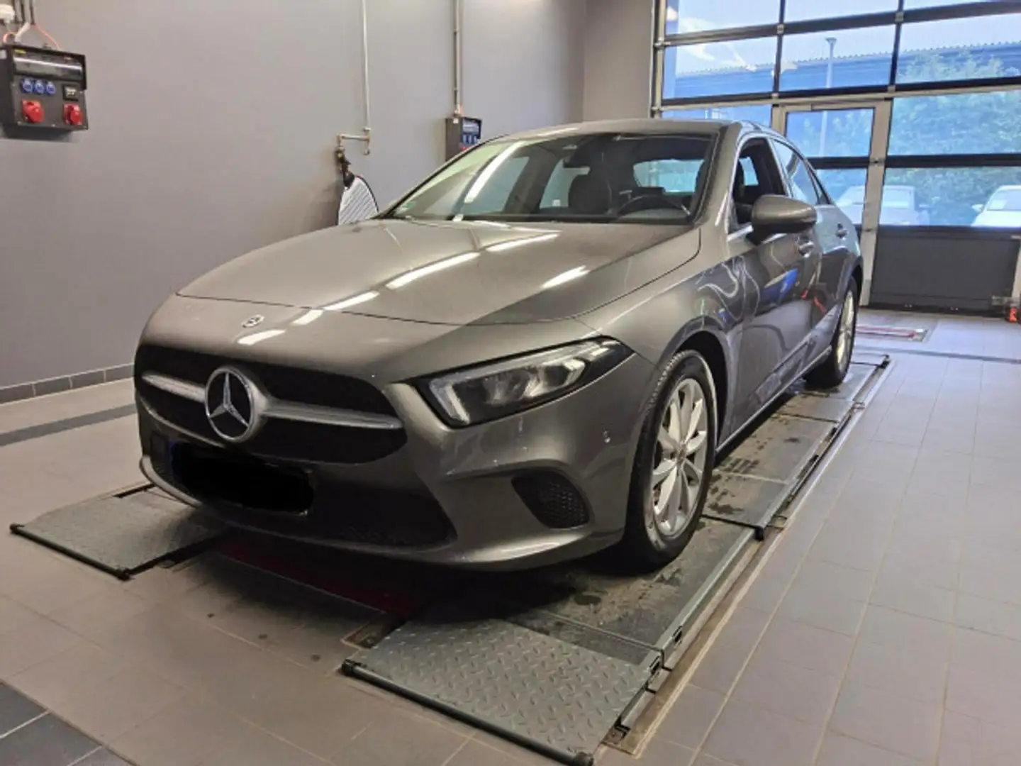 Mercedes-Benz A 200 Progressive DCT Grau - 2
