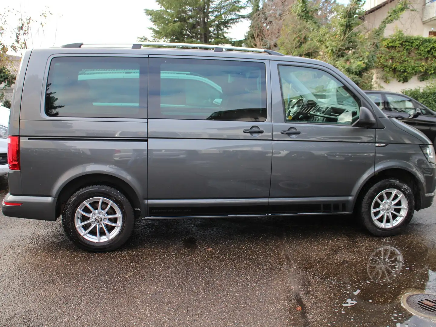 Volkswagen T6 Multivan 2,0TDI/BMT/7Sitz/Navi/Klimaa/PDC/SHZ Grau - 2