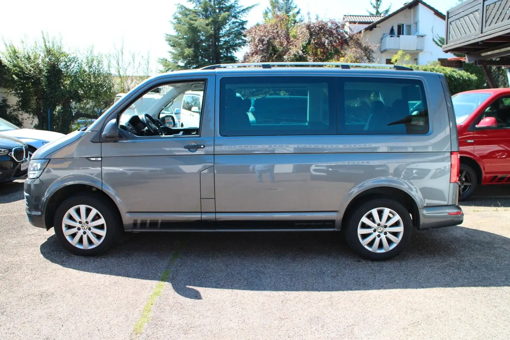 Volkswagen T6 Multivan 2,0TDI/BMT/7Sitz/Navi/Klimaa/PDC/SHZ Grau - 2