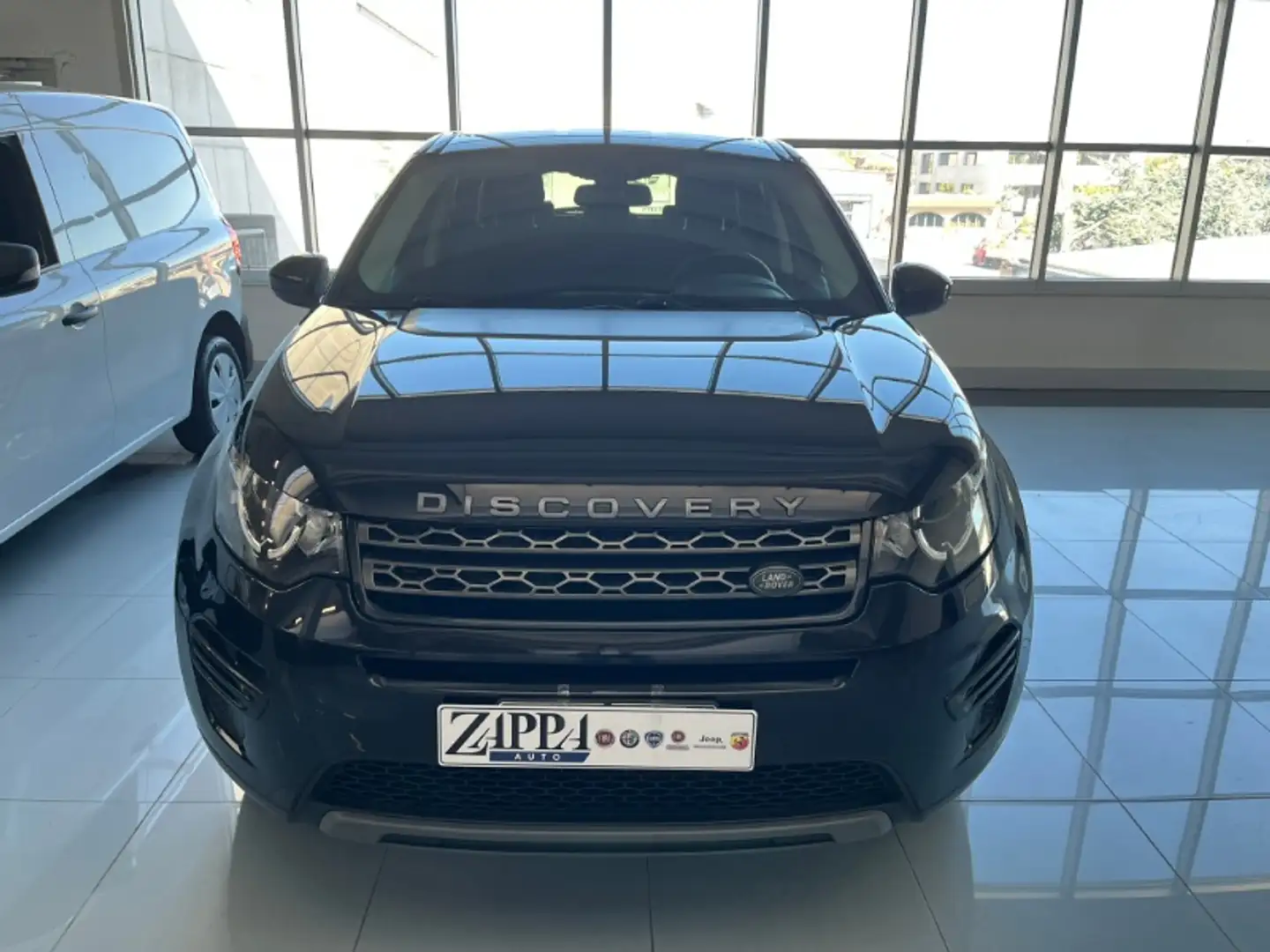 Land Rover Discovery Sport 2.0 TD4 SE Noir - 2