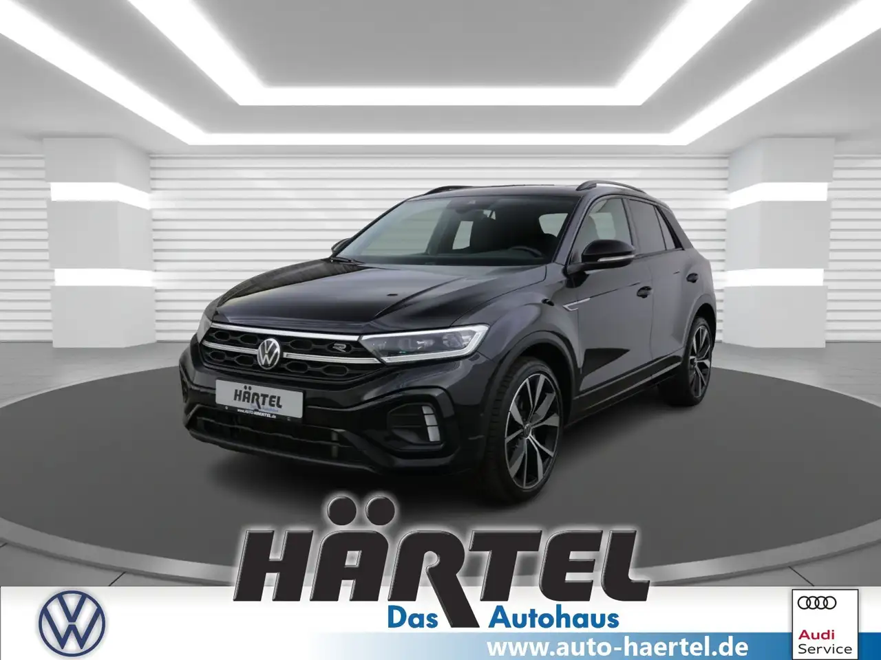Volkswagen T-Roc R-LINE BLACK STYLE 1.5 TSI DSG Sportpaket — photo 1 of 23